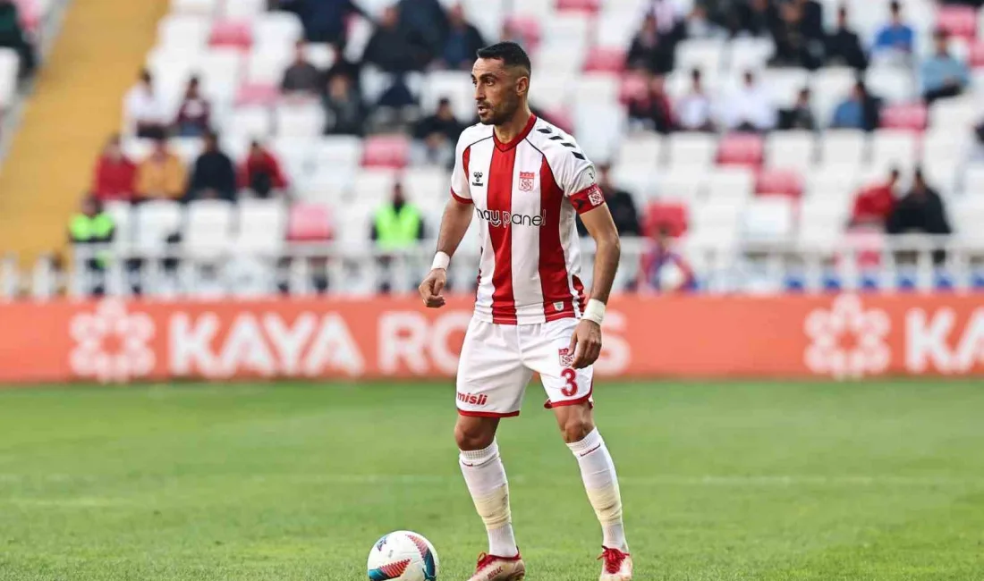 SİVASSPOR’UN FUTBOLCUSU UĞUR ÇİFTÇİ,