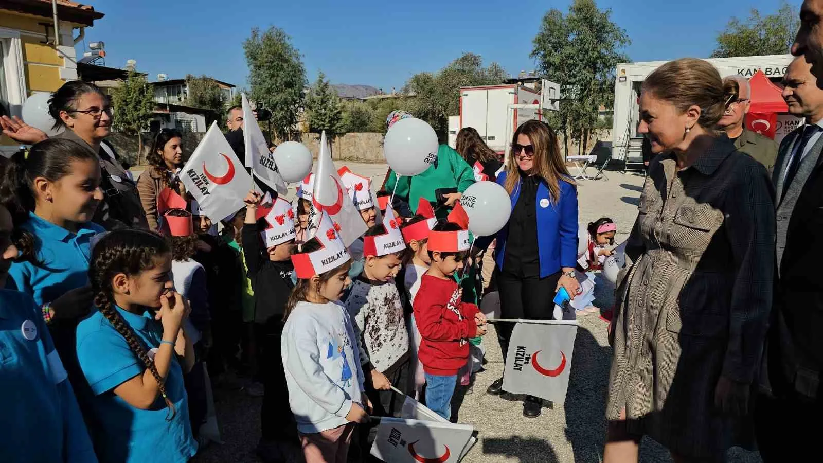 Kızılay’ın hediye bisikletleri çocukları sevindirdi