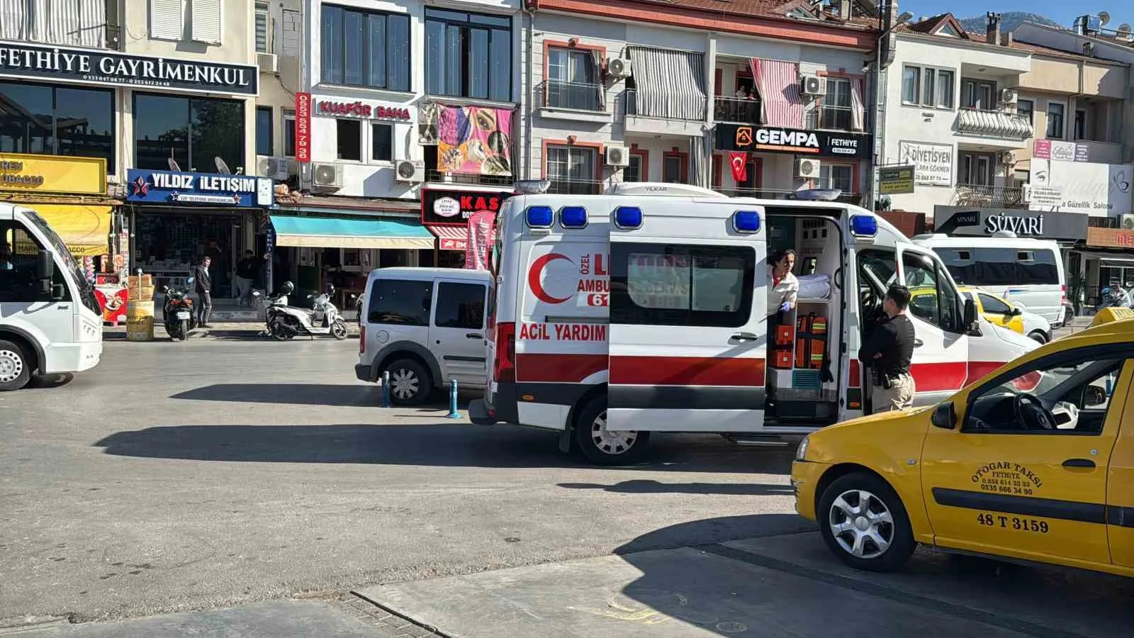 “Kızlara neden bakıyorsun” diyerek bıçakladı: 1 yaralı