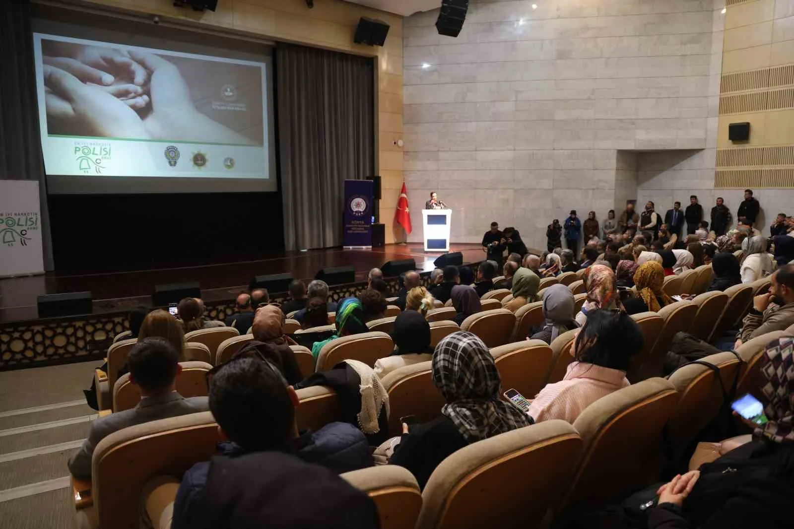 Konya’da “En İyi Narkotik Polisi Anne” semineri düzenlendi