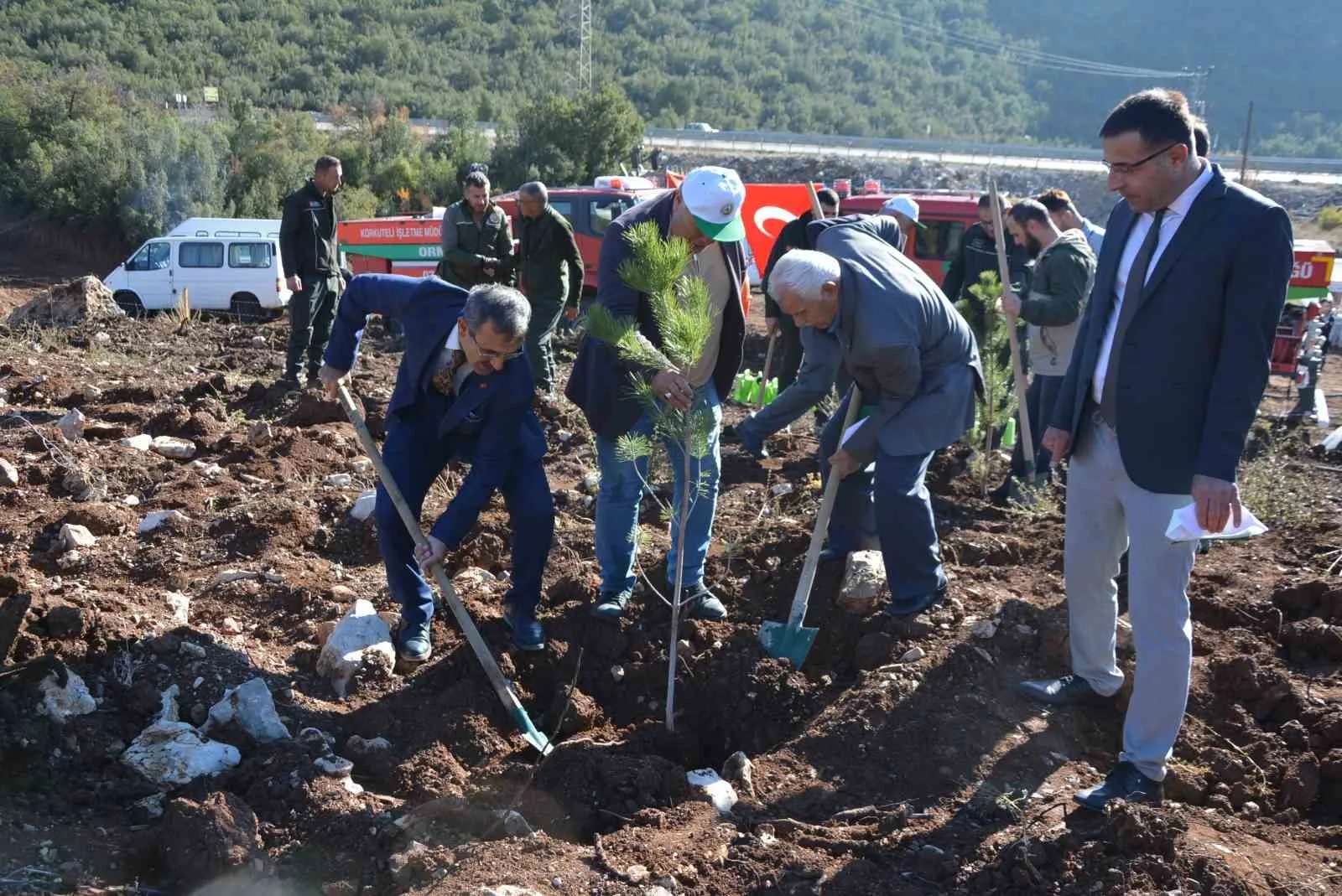 Korkuteli’nde 500 fidan toprakla buluştu