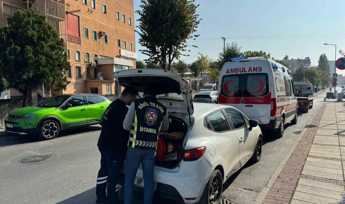 KÜÇÜKÇEKMECE'DE VAKAYA GİDEN AMBULANSA