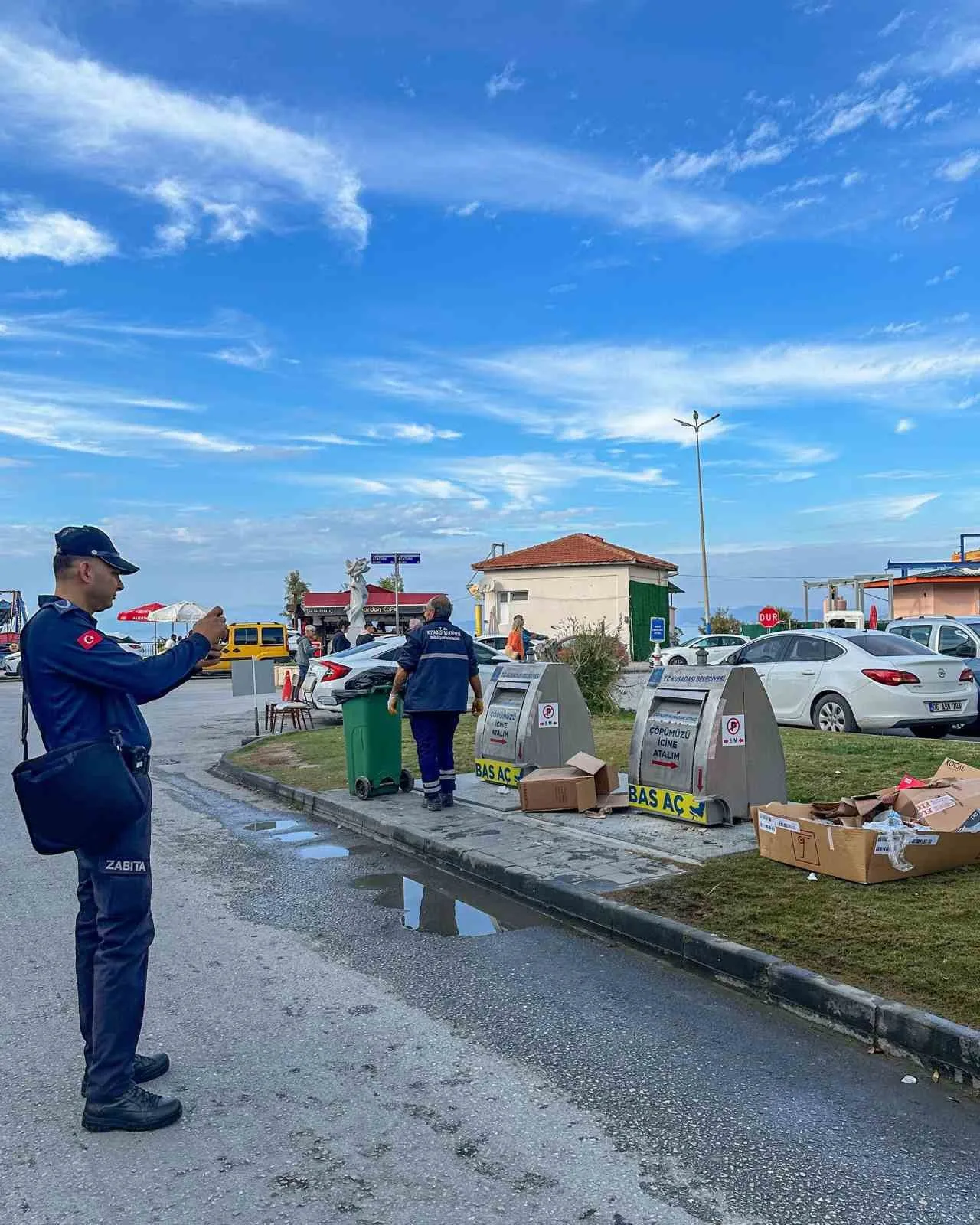 Kuşadası’nda yere çöp ve izmarit atan yanıyor