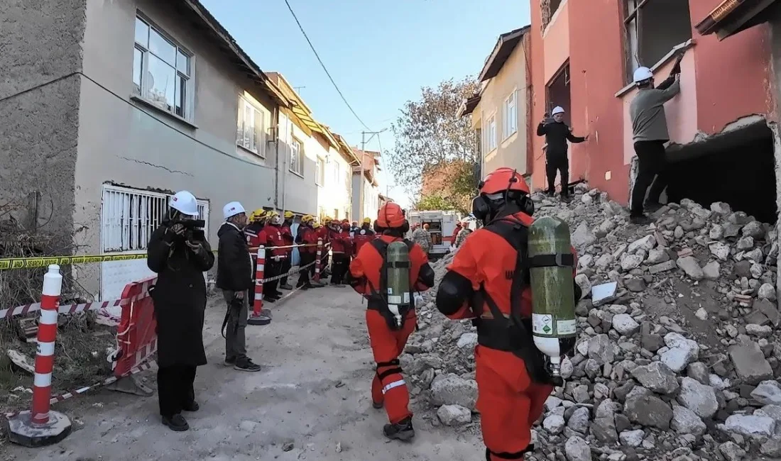 KÜTAHYA'DA DEPREM TATBİKATI