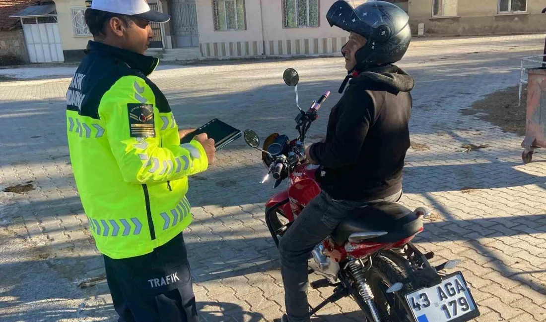 KÜTAHYA'DA MOTOSİKLET VE MOTORLU