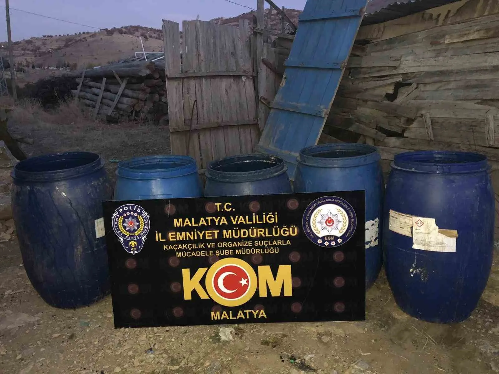 Malatya’da 4 bin 696 litre sahte alkol ele geçirildi