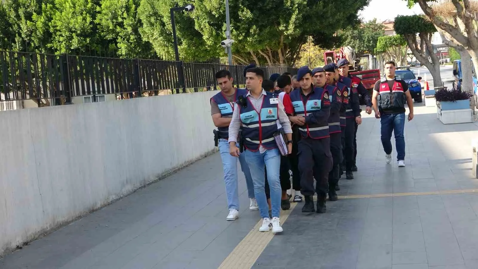 Manavgat’ta uyuşturucu imalathanesine baskın: 5 gözaltı