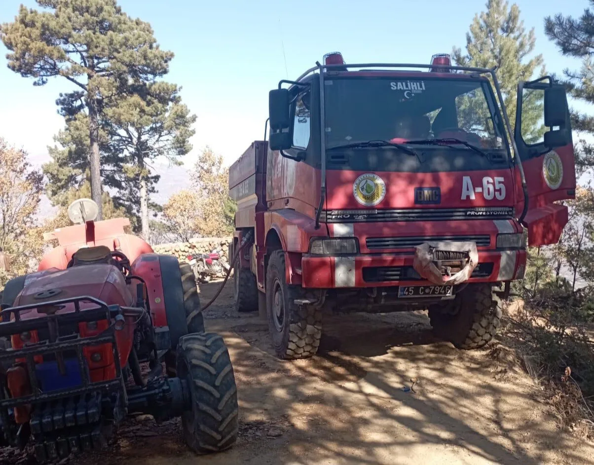 Manisa’da ormanlık alanda çıkan yangın söndürüldü