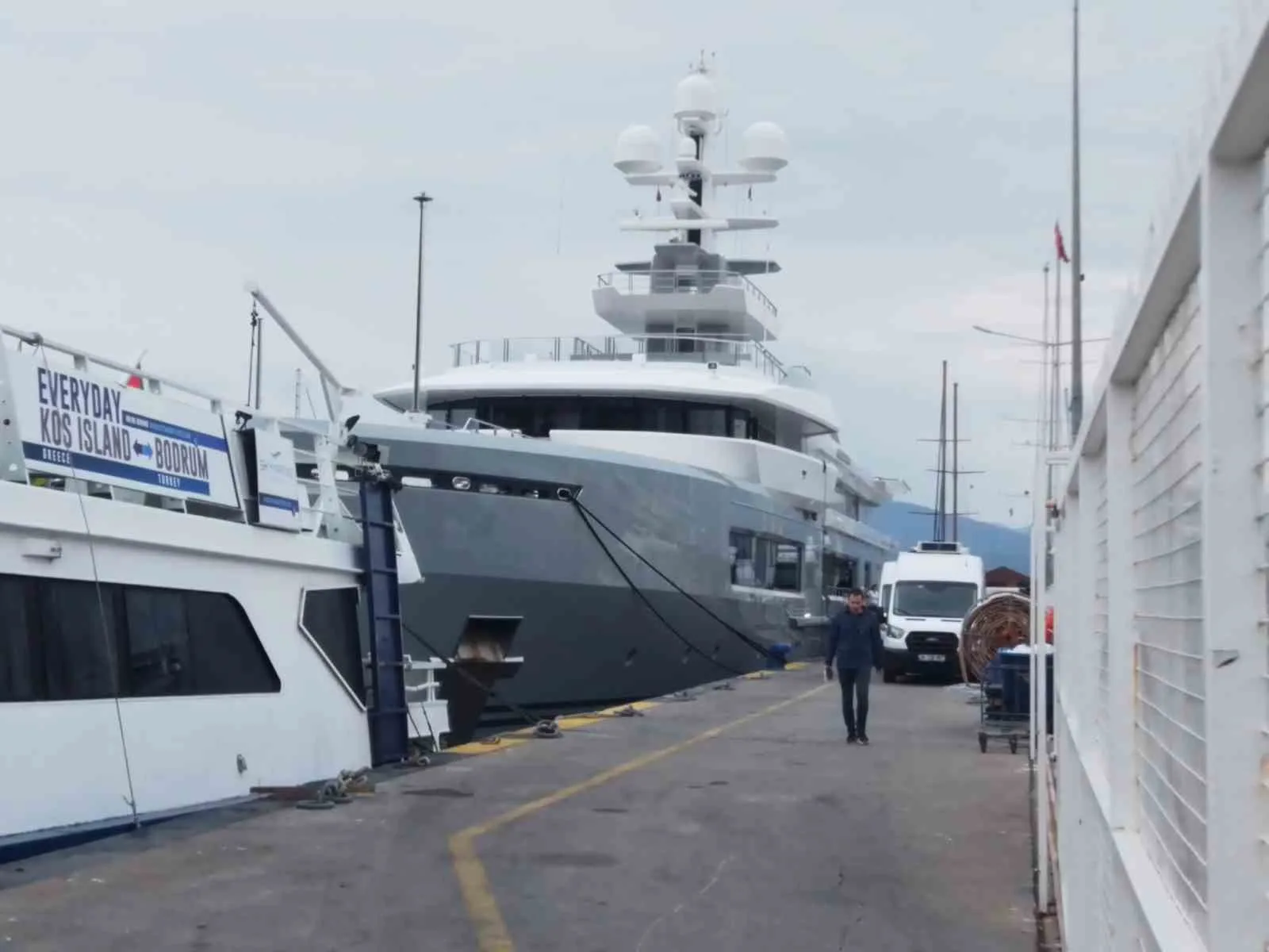 Mega yat ‘Cloudbreak’ Fethiye’de 135 bin litre yakıt aldı