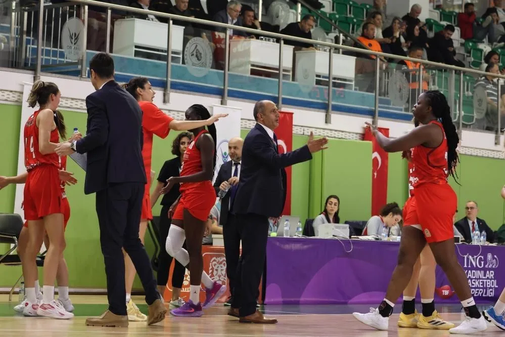 TÜRKİYE KADINLAR BASKETBOL LİGİ EKİPLERİNDEN MELİKGAZİ KADIN BASKET TAKIMI, SAHASINDA