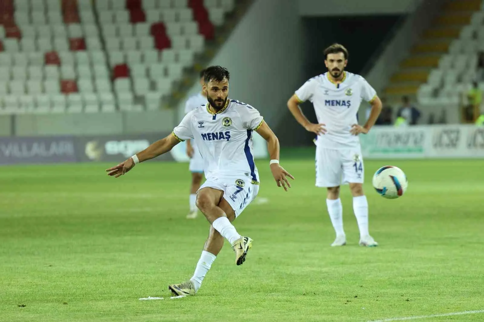 Menemen FK’da Burak Yeşilay sakatlandı