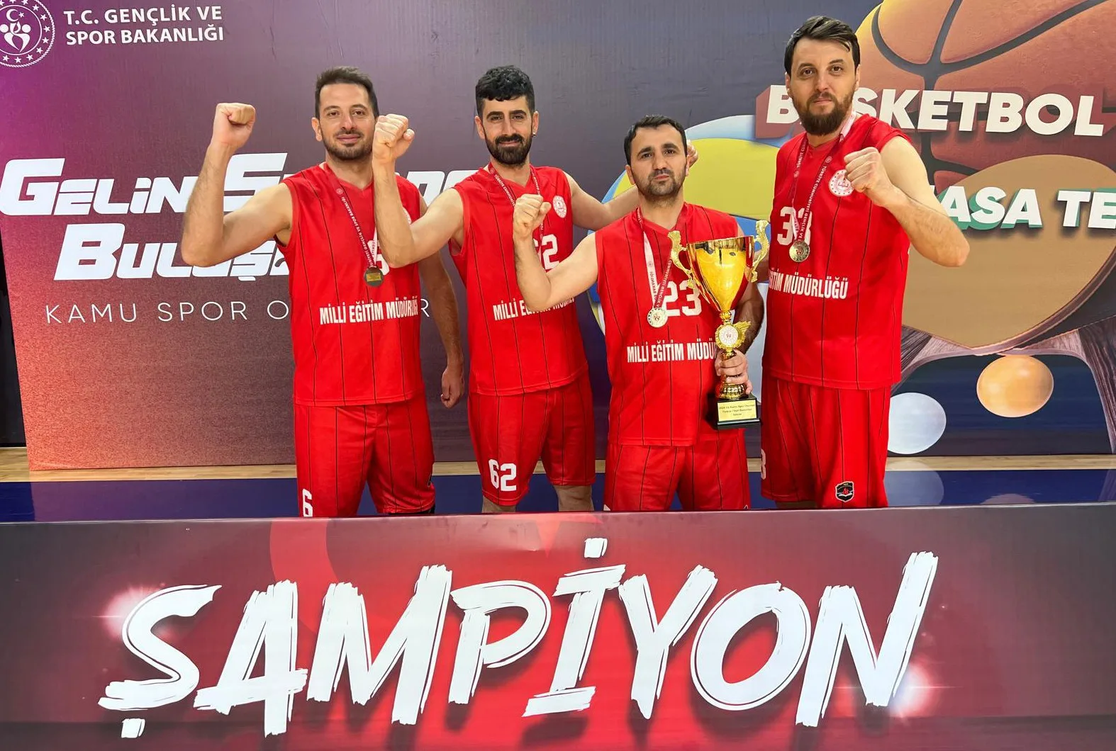 Mersin Milli Eğitim Müdürlüğü, basketbolda Türkiye ikincisi oldu