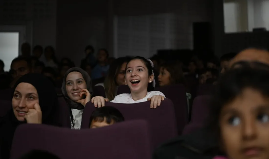 KARTEPE'DE ÇOCUKLAR İÇİN SAHNELENEN