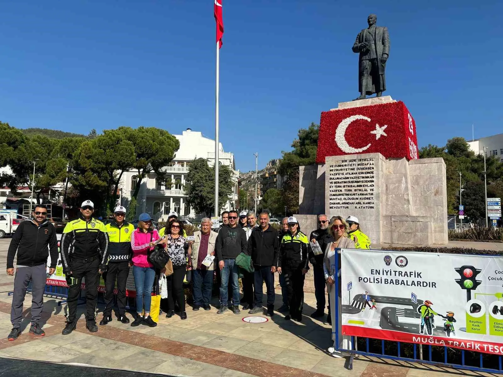 Muğla’da “En İyi Trafik Polisi Babalardır” projesiyle motosiklet güvenliği eğitimi başladı