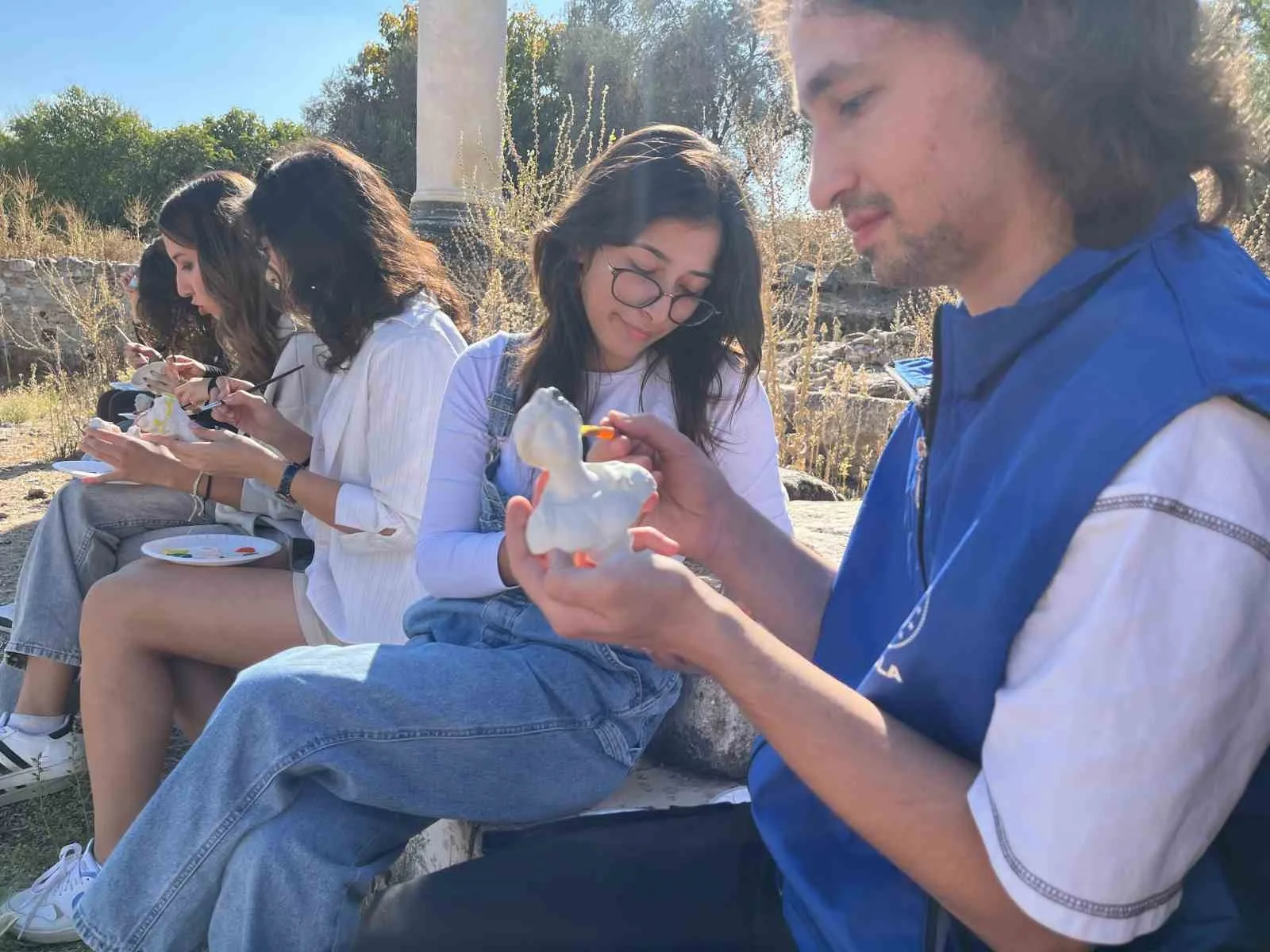 Muğla’da gönüllü gençler Stratonikeia’da sanatla buluştu