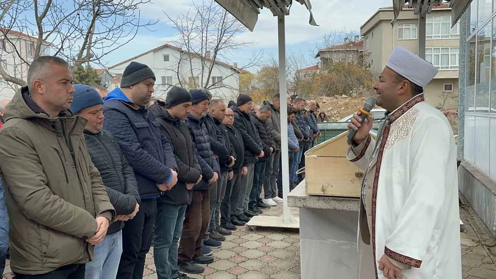 Oğlu tarafından bıçaklanarak öldürülen Murat Çoban toprağa verildi