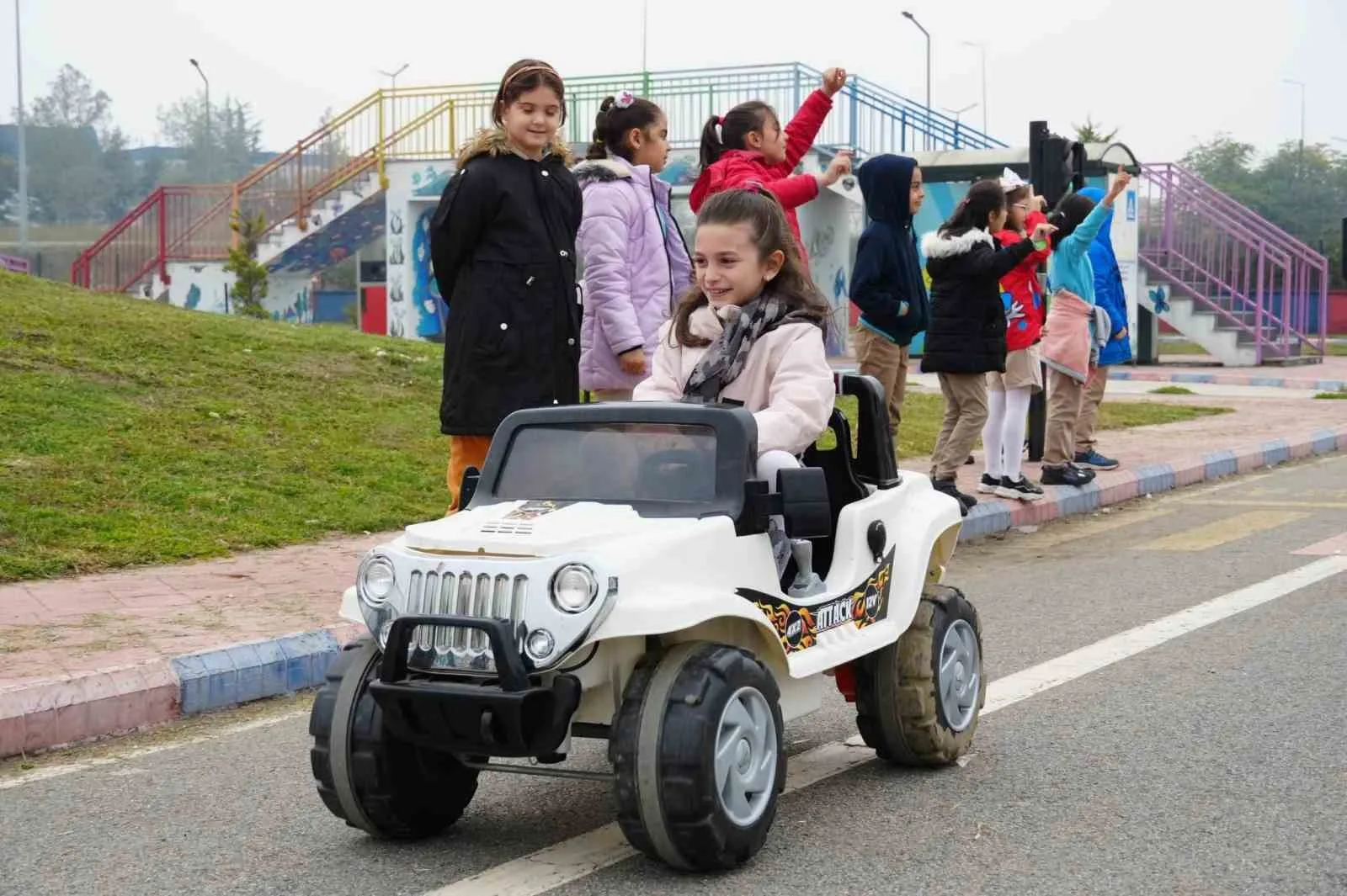 Öğrenciler trafik kurallarını öğreniyor