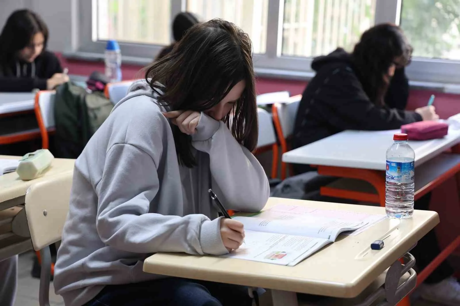 Öğrencilere 40 yıllık başarılı kariyer rahatlığı için ’azimli çalışma’ tavsiyesi