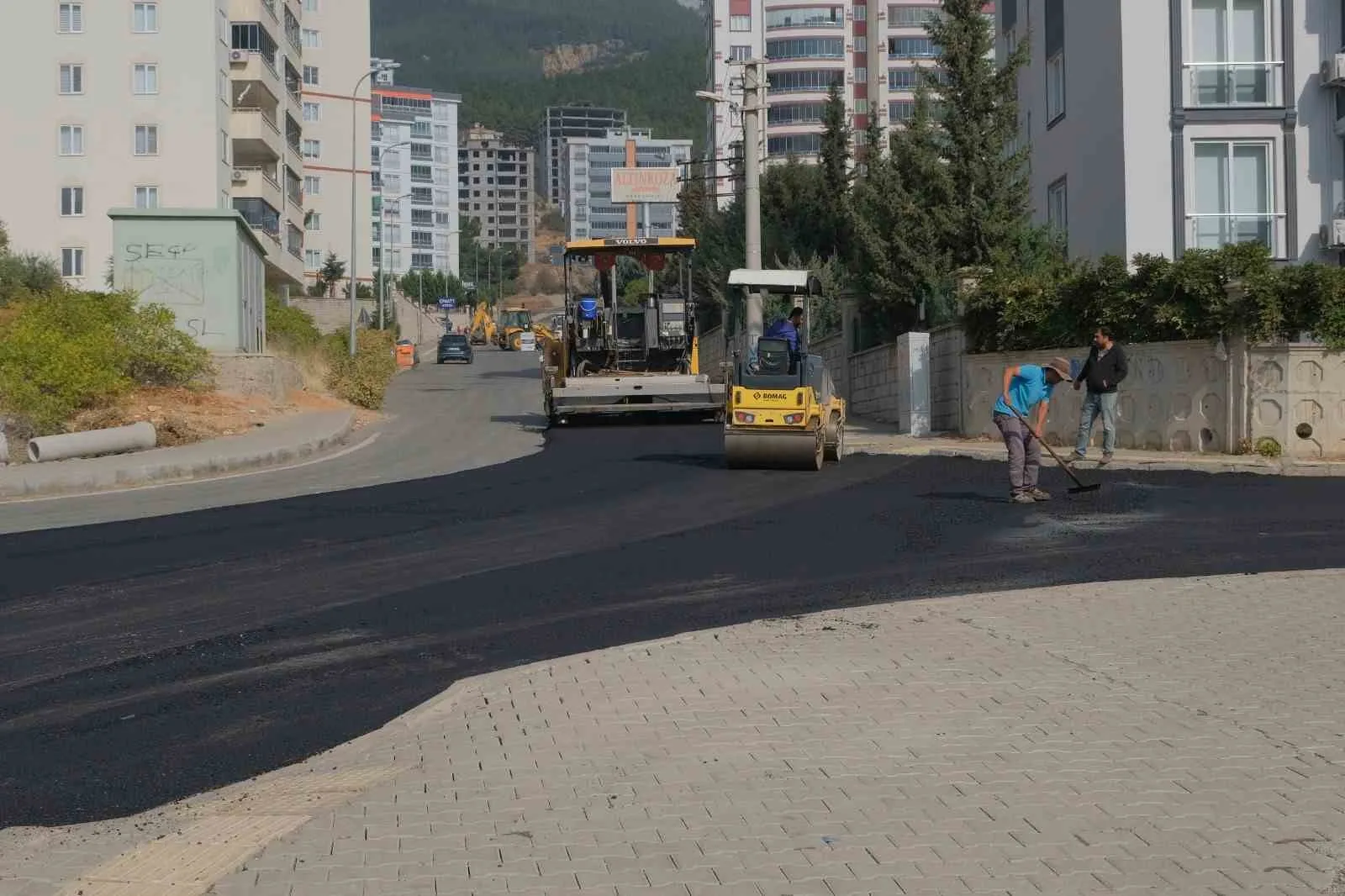 Onikişubat Belediyesi’nden yol yatırımları