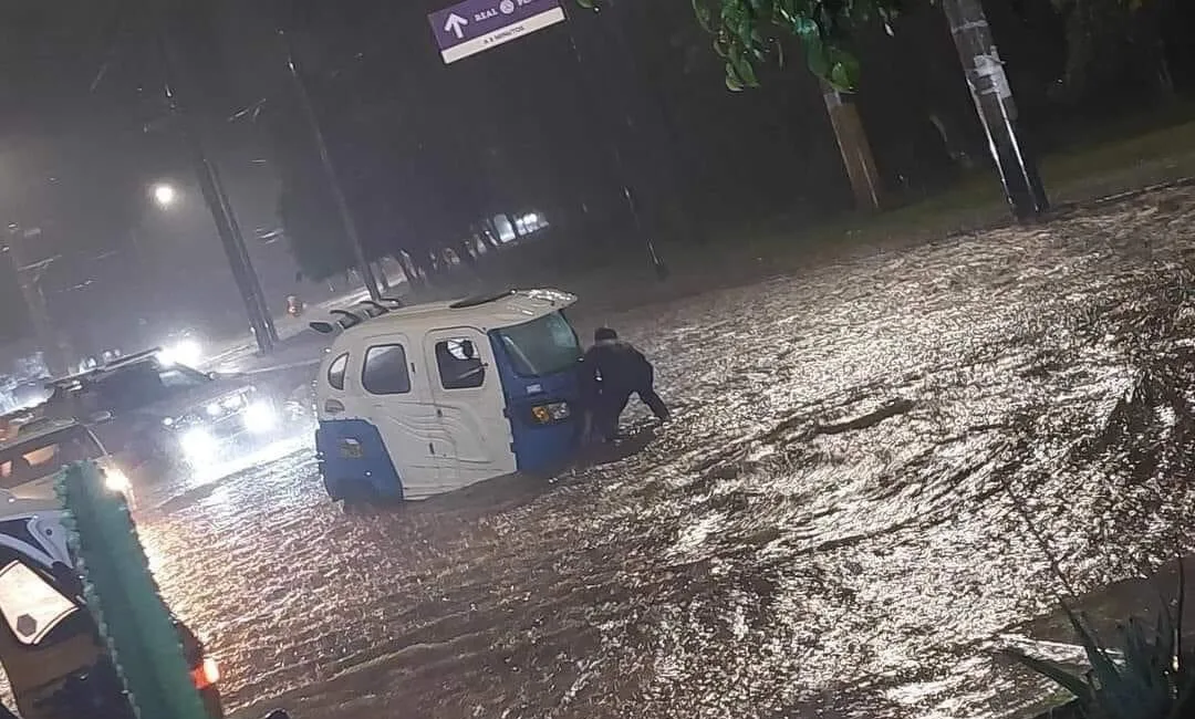 PERU’DA ŞİDDETLİ YAĞIŞLARIN YOL