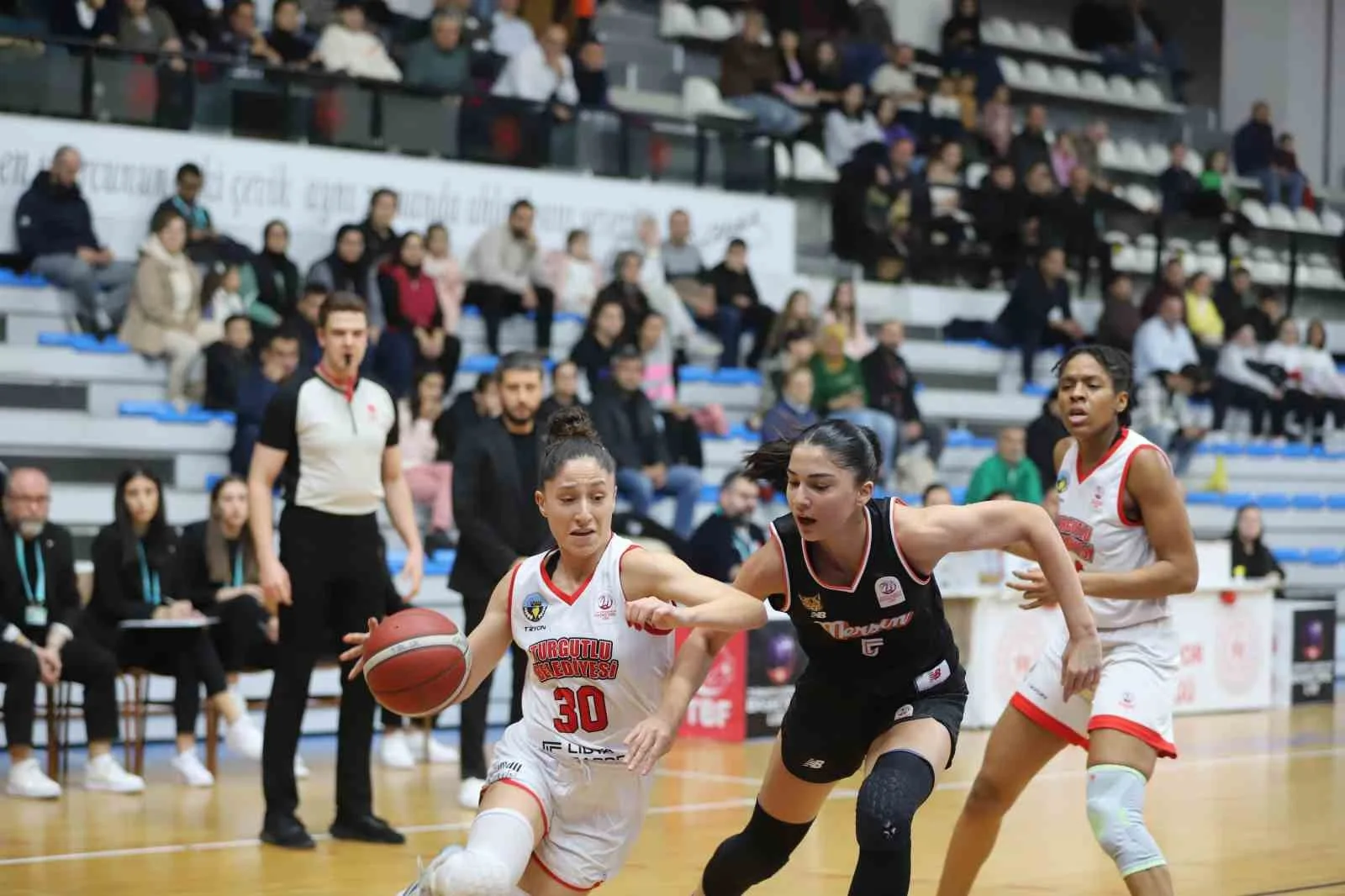 Potada gülen taraf Turgutlu Belediyespor Kadın Basketbol oldu