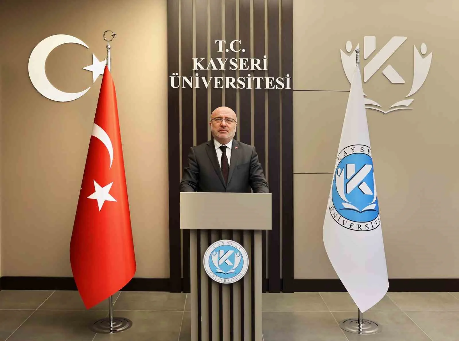 KAYSERİ ÜNİVERSİTESİ (KAYÜ) REKTÖRÜ PROF. DR. KURTULUŞ KARAMUSTAFA; 10 KASIM