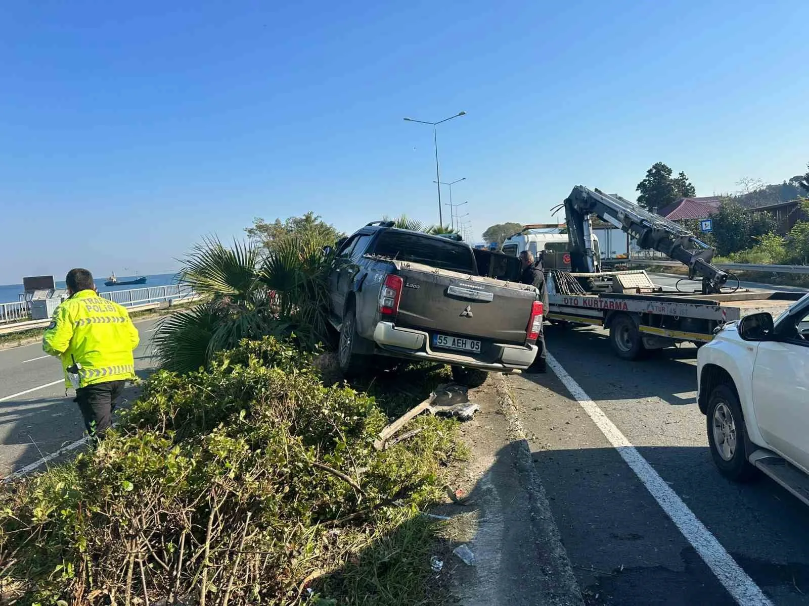 Rize’de otomobil direğe çarptı: 2 yaralı