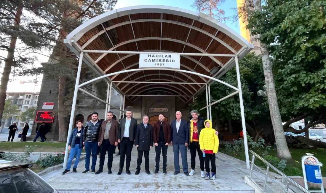 HACILAR BELEDİYE BAŞKANI BİLAL ÖZDOĞAN, İLÇEDE DÜZENLENEN 'AİLECE SABAH NAMAZINDA