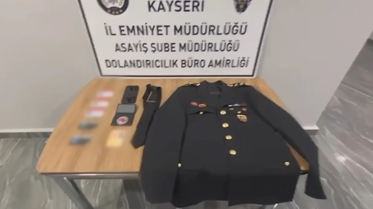 ÇOK SAYIDA SAHTE KİMLİK İLE JANDARMA ÜNİFORMASI ELE GEÇİRİLDİ.