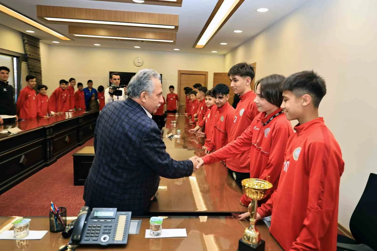 GEÇEN YILIN TÜRKİYE ŞAMPİYONU OLAN U14 TALAS BELEDİYESPOR TAKIMINDA GELENEK