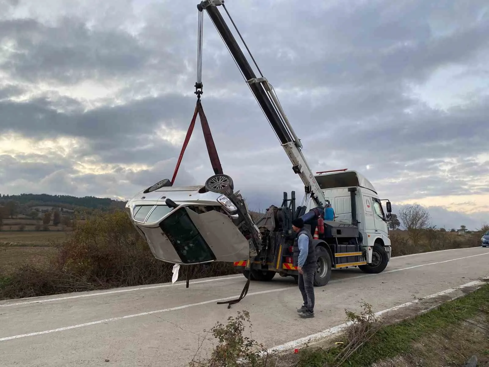 Samsun’da kontrolden çıkan otomobil 4 takla attı: 2 yaralı