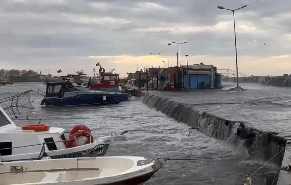 İSTANBUL’DA ETKİLİ OLAN ŞİDDETLİ