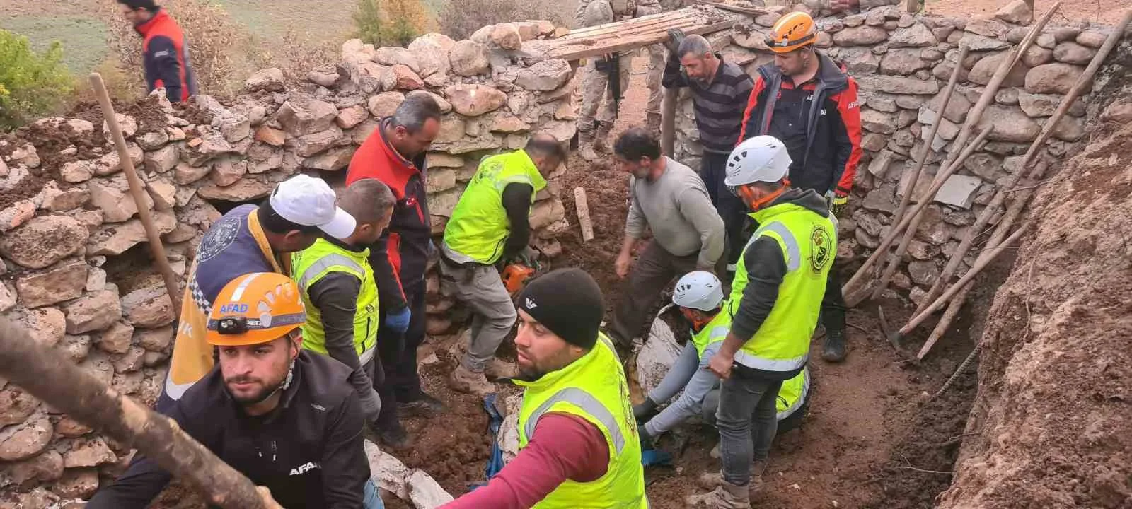 Siirt’te ahırın tavanı çöktü, 3 küçükbaş telef oldu