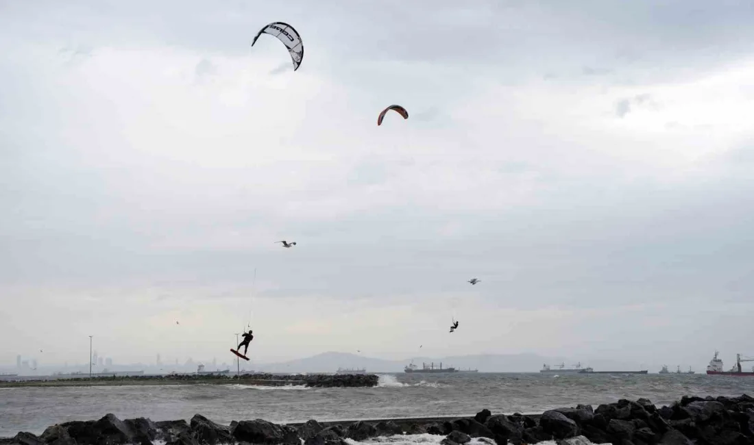 İSTANBUL'DA ETKİLİ OLAN LODOSU