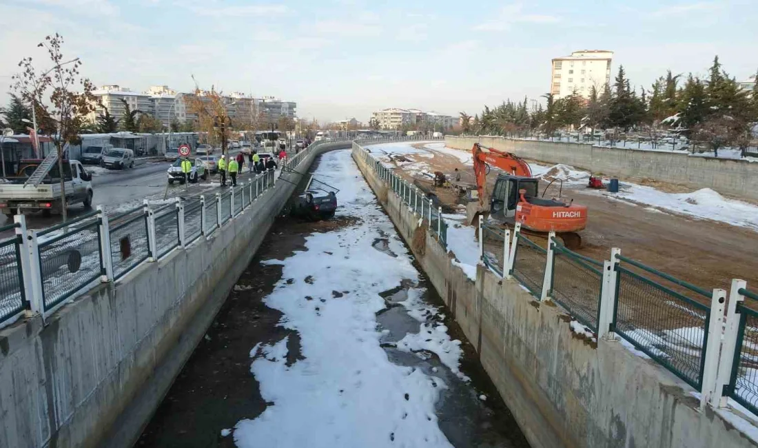 MALATYA'DA SÜRÜCÜNÜN KONTROLÜNDEN ÇIKAN