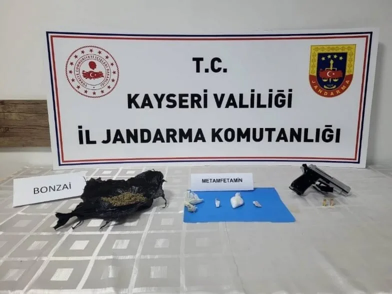 KAYSERİ İL JANDARMA KOMUTANLIĞI EKİPLERİNCE YAPILAN ÇALIŞMALARDA; DURUMUNDAN ŞÜPHELENİLEN ARAÇTAKİ