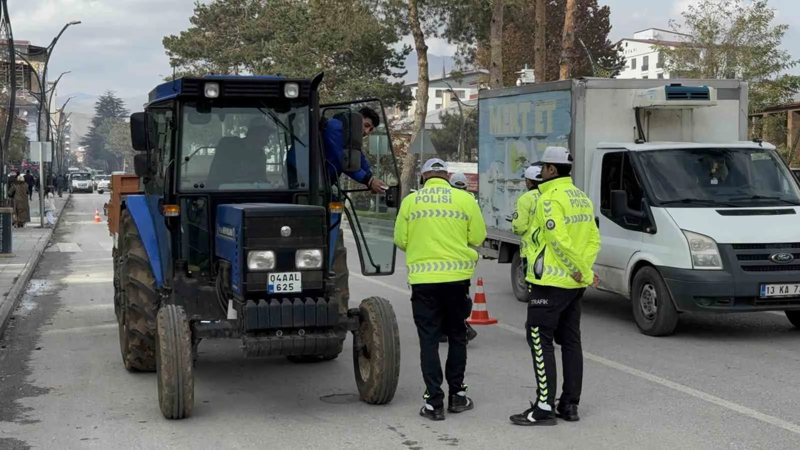 Tatvan’da kış lastiği denetimi yapıldı