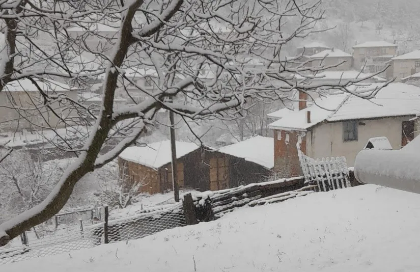 TAVŞANLI’DA KAR YAĞIŞI SEVİNCİ