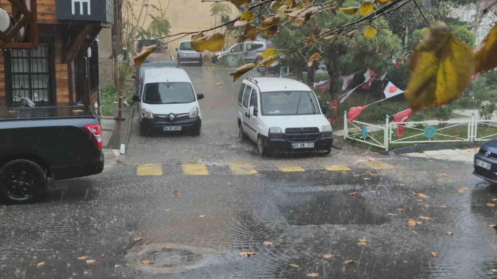 Tekirdağ’da fırtına ve şiddetli yağış hayatı felç etti