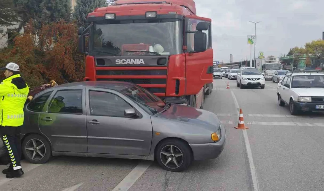 KARABÜK'TE TIR İLE OTOMOBİLİN