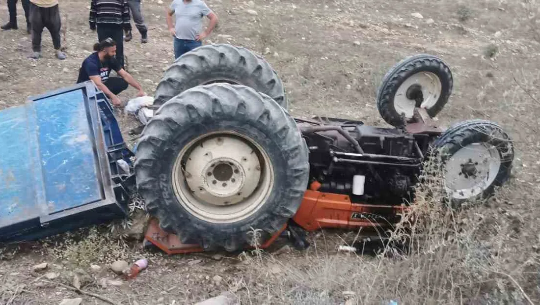 MANAVGAT İLÇESİNDE TRAKTÖRÜN DEVRİLMESİ