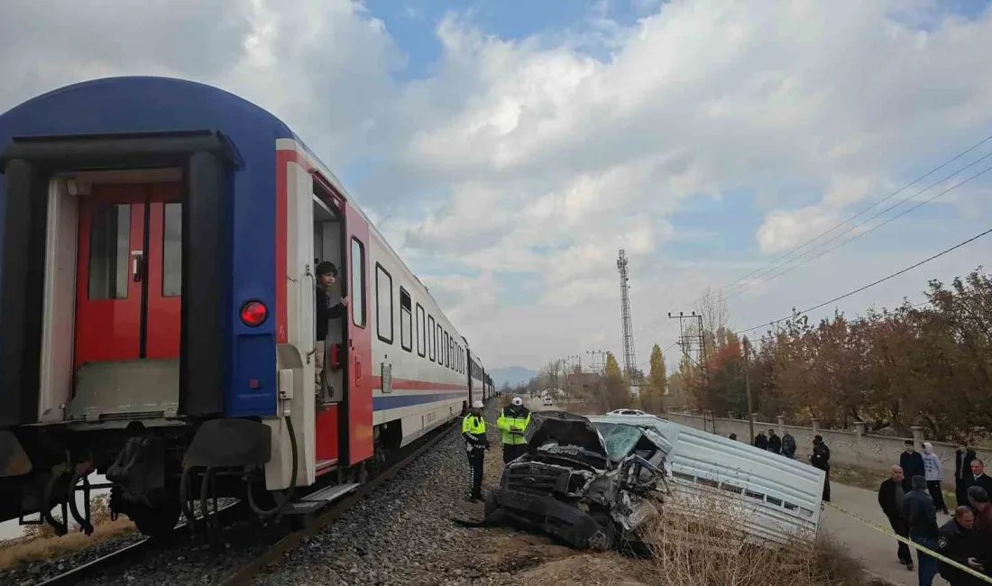 MUŞ’TA YOLCU TRENİYLE KAMYONETİN