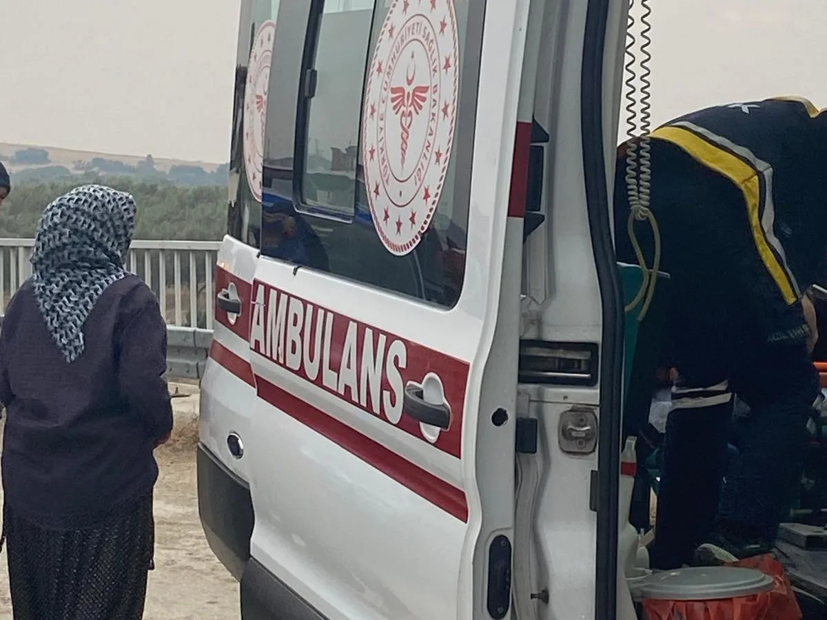 Turgutlu’da, devrilen traktörün altında kalan sürücü yaralandı