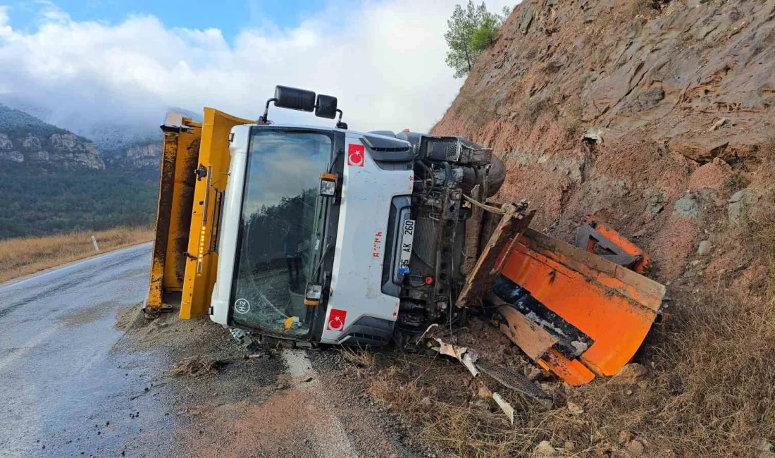 KARABÜK'TE KAR KÜREME VE