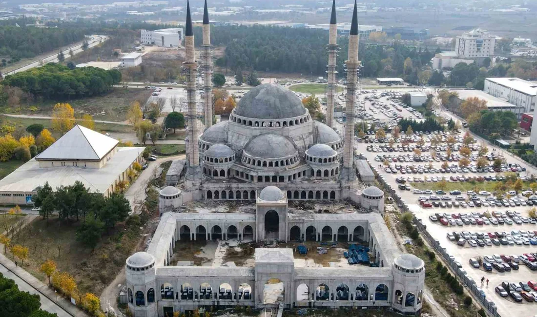 BUÜ’DEKİ CAMİİ VE KÜLLİYE