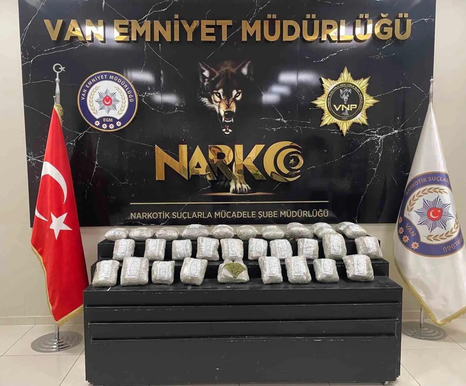 Van’da metruk binada 12 kilo 900 gram esrar ele geçirildi