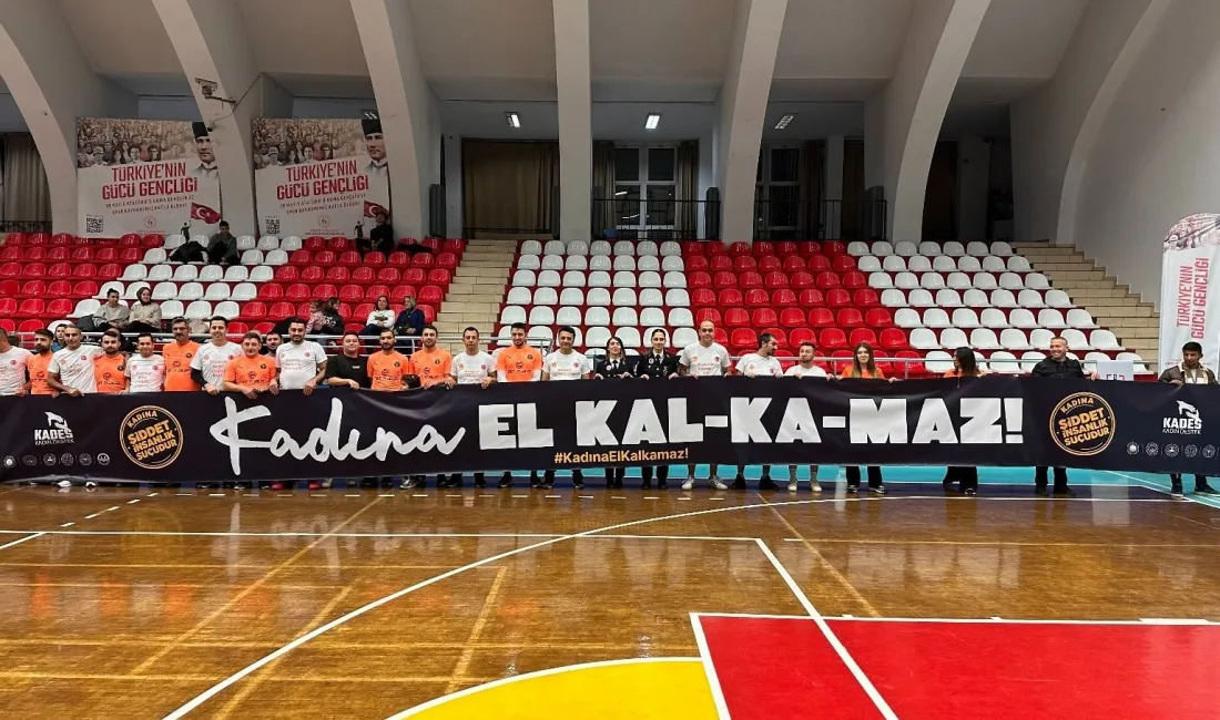 VOLEYBOL MAÇINDA JANDARMADAN KADINA