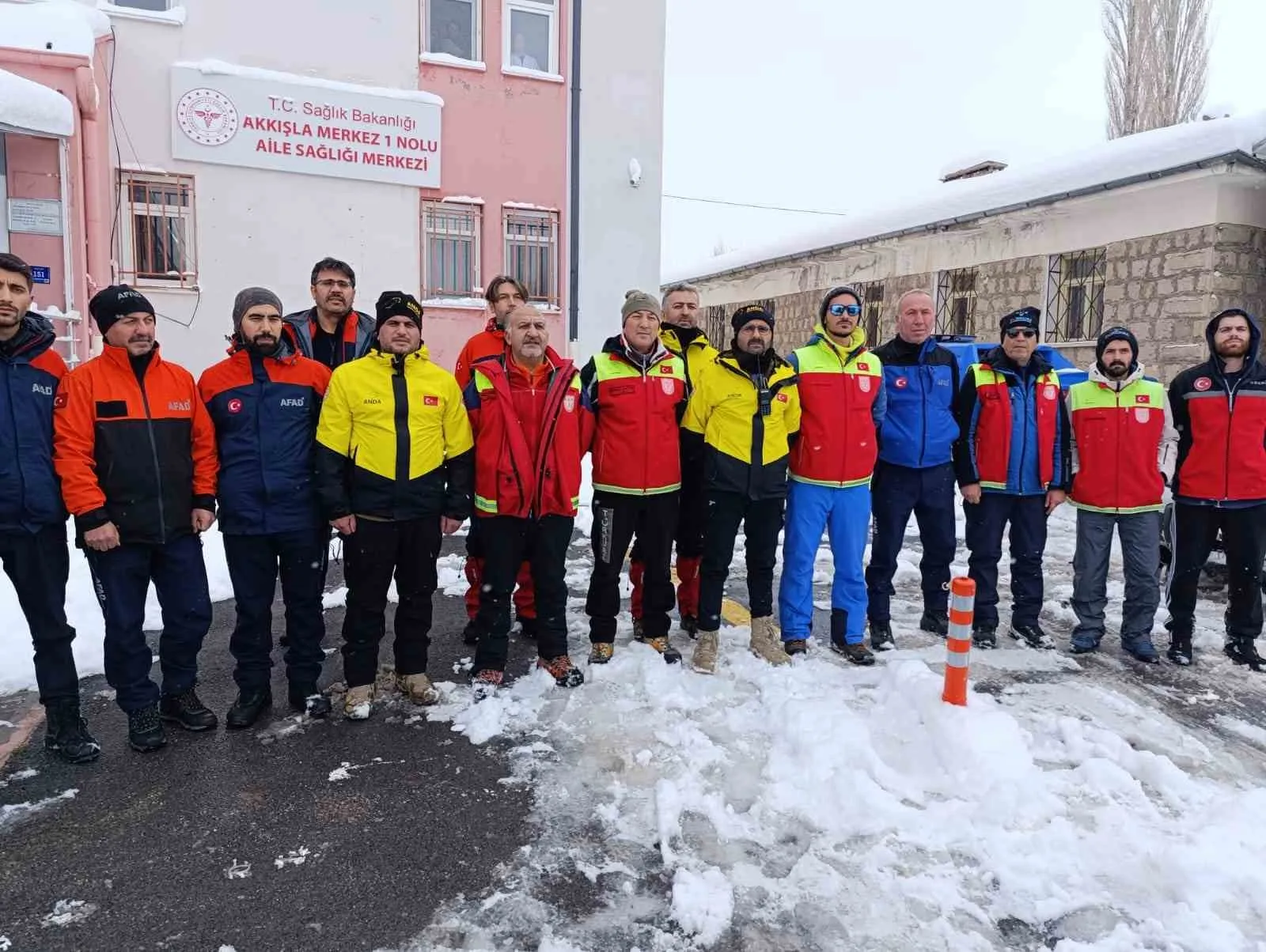 KAYSERİ'NİN AKKIŞLA İLÇESİNDE YOĞUN KAR YAĞIŞI NEDENİYLE YAYLADA MAHSUR KALAN