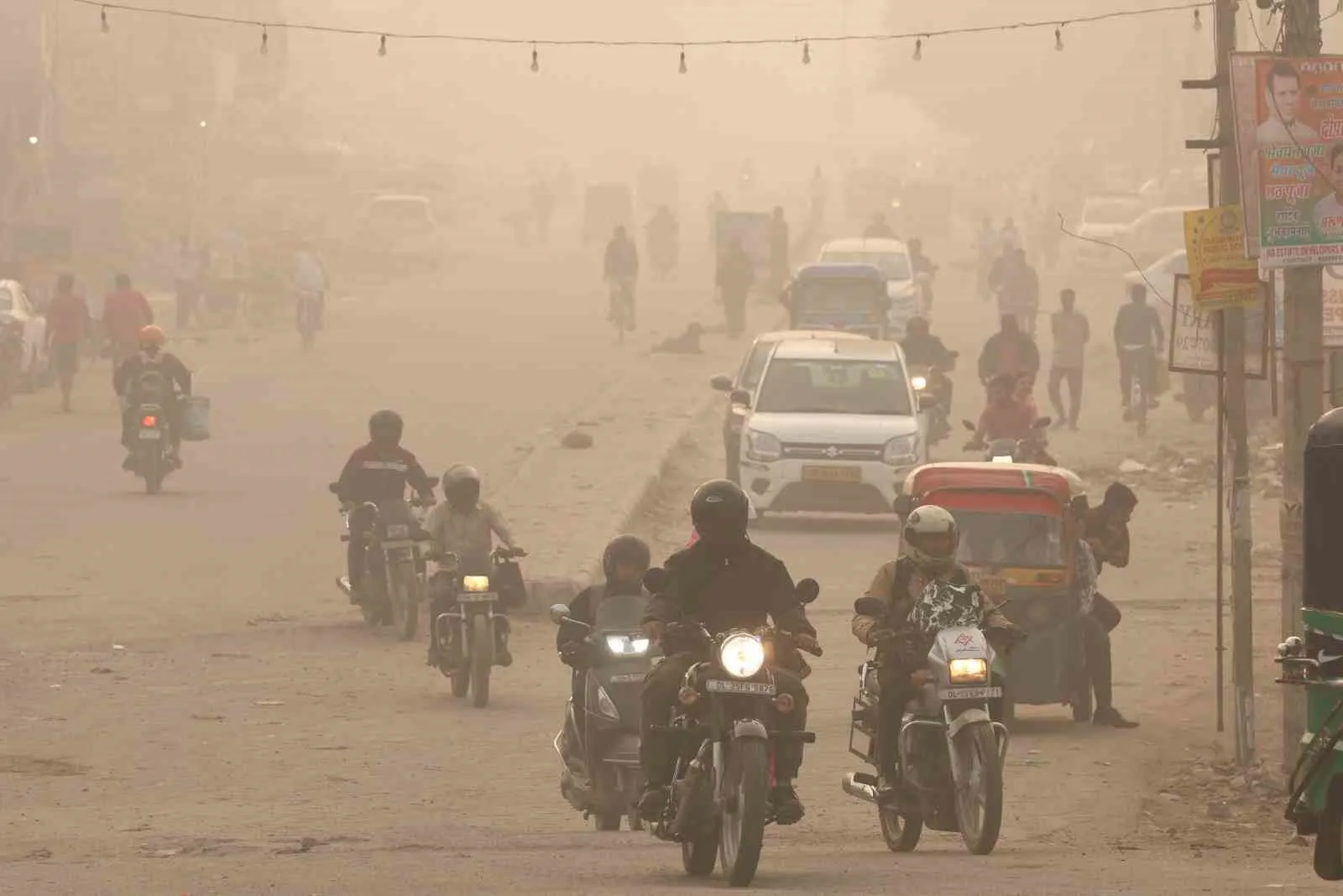 Yeni Delhi’de hava kirliliği nedeniyle okullar kapatıldı