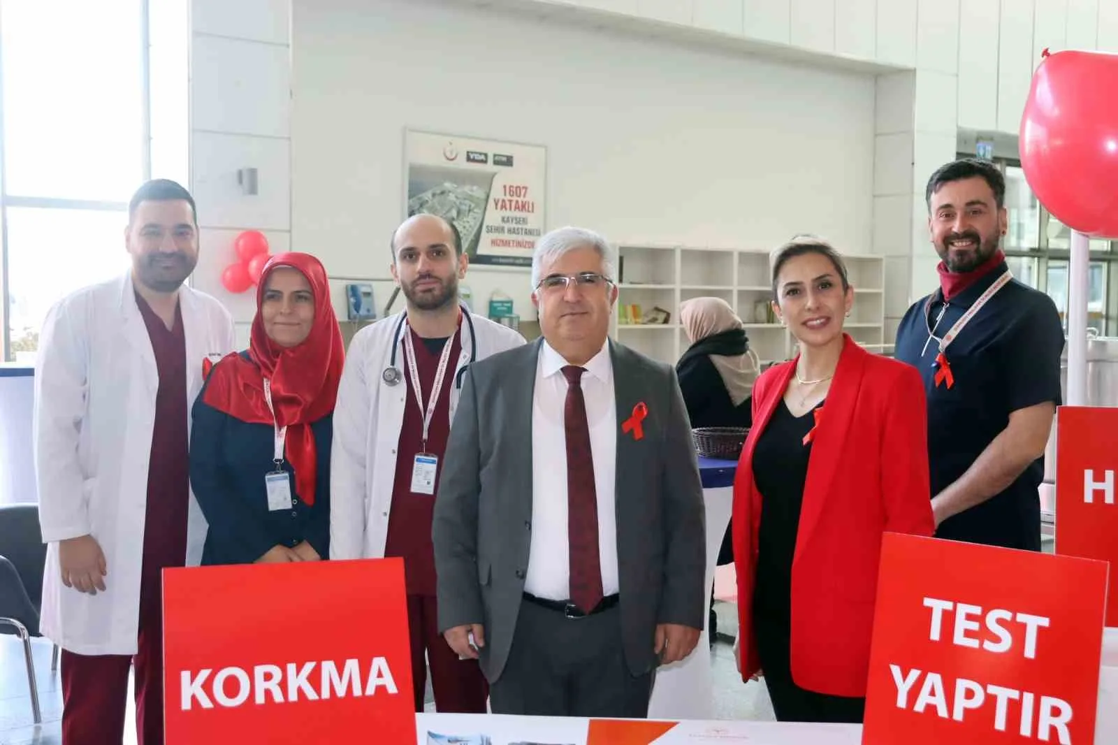 KAYSERİ ŞEHİR HASTANESİ'NDE 1 ARALIK DÜNYA AIDS GÜNÜ DOLAYISIYLA PROGRAM